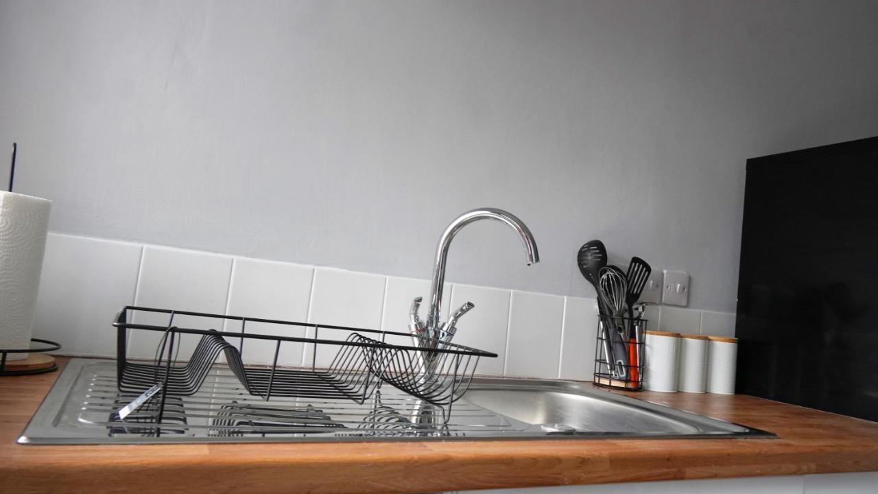 Portobello House - Four Bedroom House Perfect For Contractors - Sleeps 6 - Free Parking Wolverhampton Kültér fotó