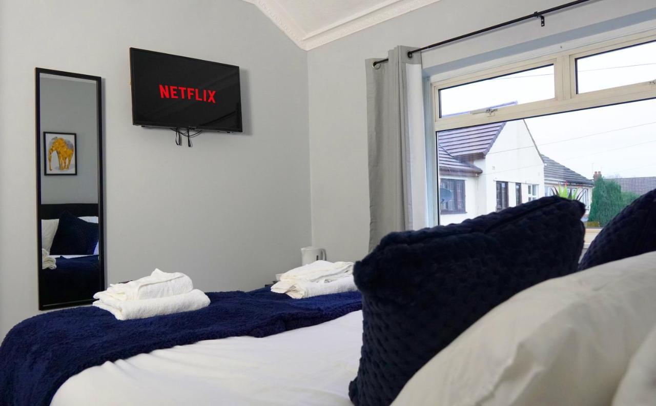 Portobello House - Four Bedroom House Perfect For Contractors - Sleeps 6 - Free Parking Wolverhampton Kültér fotó