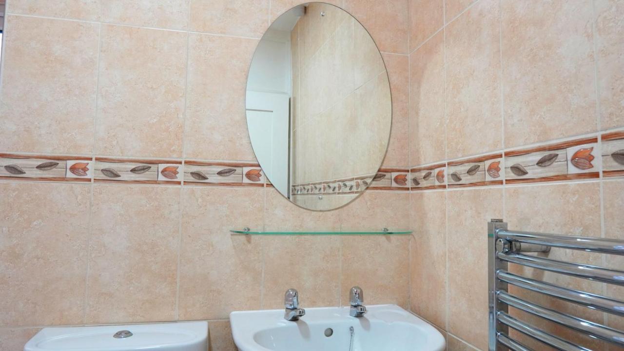 Portobello House - Four Bedroom House Perfect For Contractors - Sleeps 6 - Free Parking Wolverhampton Kültér fotó