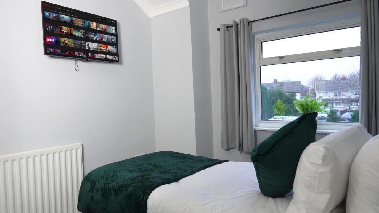 Portobello House - Four Bedroom House Perfect For Contractors - Sleeps 6 - Free Parking Wolverhampton Kültér fotó