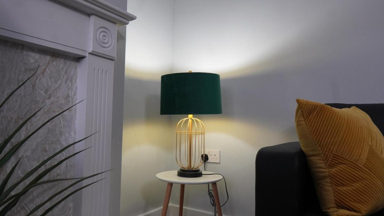 Portobello House - Four Bedroom House Perfect For Contractors - Sleeps 6 - Free Parking Wolverhampton Kültér fotó