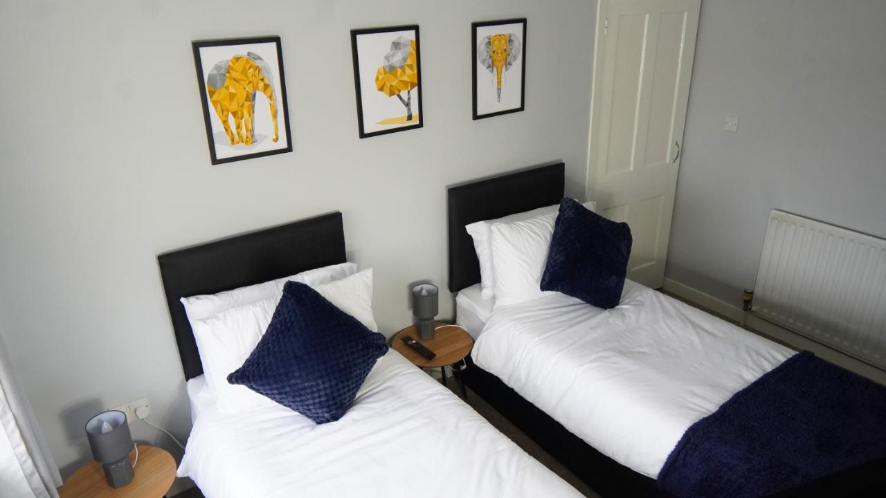 Portobello House - Four Bedroom House Perfect For Contractors - Sleeps 6 - Free Parking Wolverhampton Kültér fotó