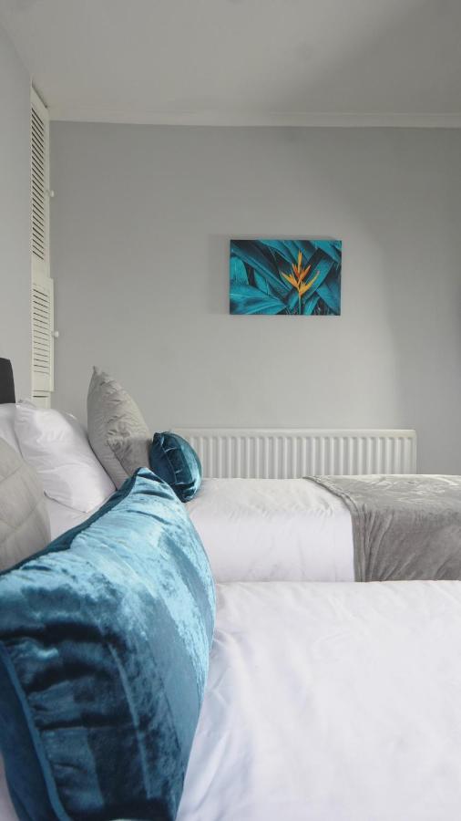 Portobello House - Four Bedroom House Perfect For Contractors - Sleeps 6 - Free Parking Wolverhampton Kültér fotó