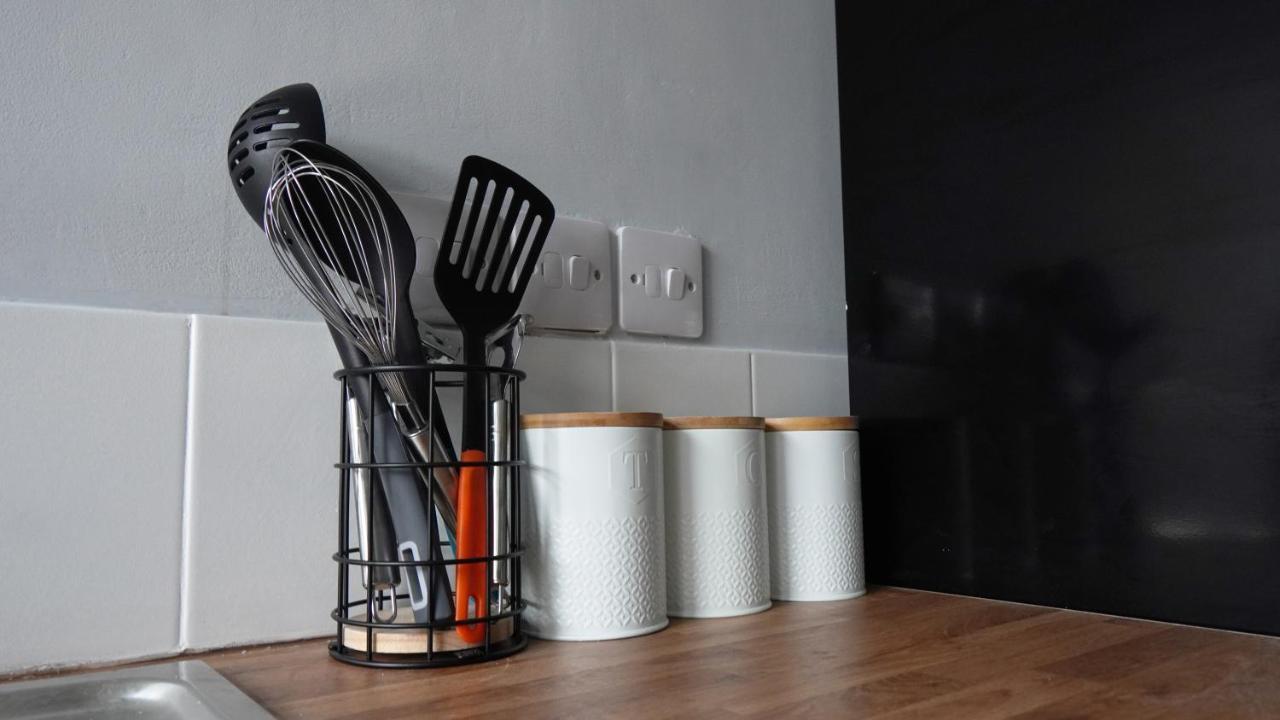 Portobello House - Four Bedroom House Perfect For Contractors - Sleeps 6 - Free Parking Wolverhampton Kültér fotó