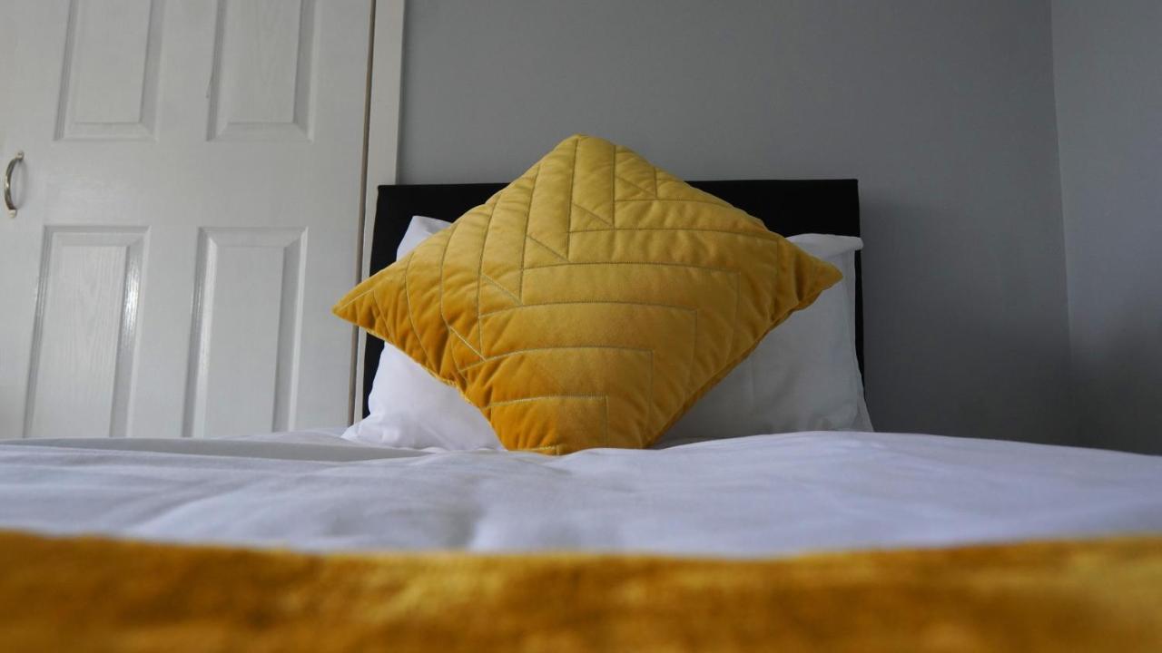 Portobello House - Four Bedroom House Perfect For Contractors - Sleeps 6 - Free Parking Wolverhampton Kültér fotó