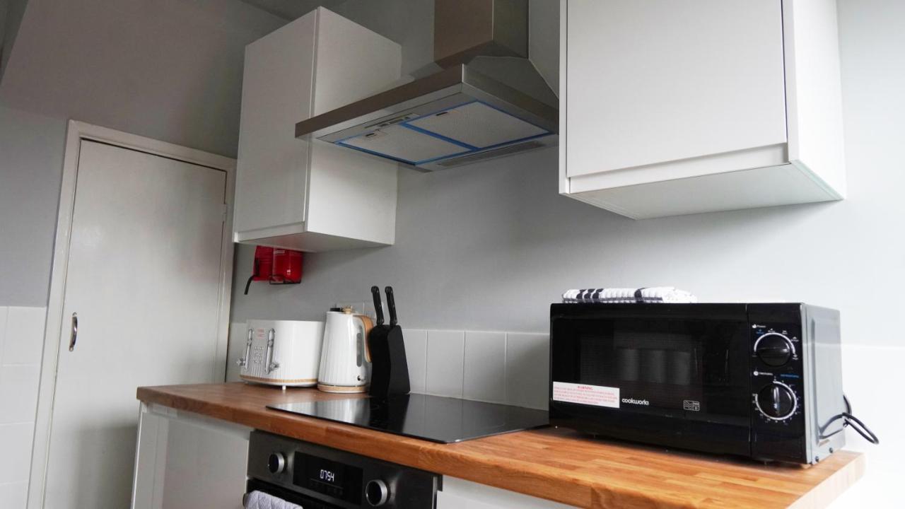 Portobello House - Four Bedroom House Perfect For Contractors - Sleeps 6 - Free Parking Wolverhampton Kültér fotó