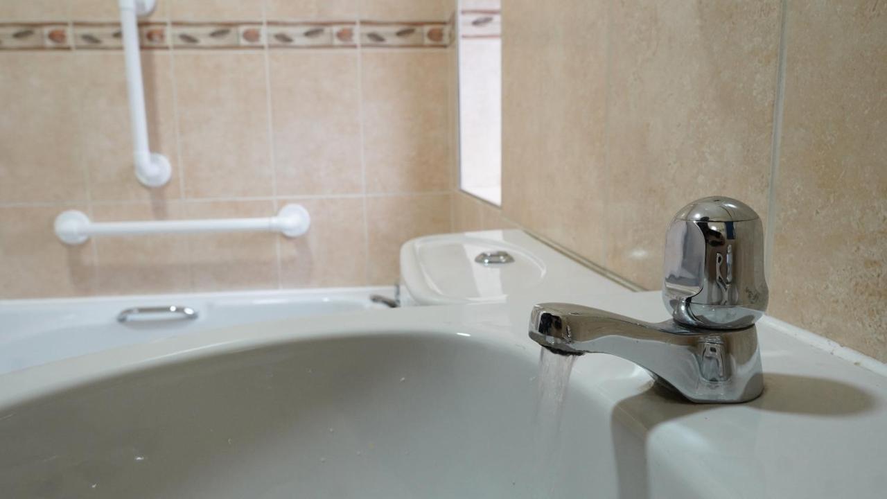 Portobello House - Four Bedroom House Perfect For Contractors - Sleeps 6 - Free Parking Wolverhampton Kültér fotó