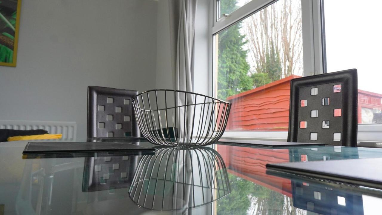 Portobello House - Four Bedroom House Perfect For Contractors - Sleeps 6 - Free Parking Wolverhampton Kültér fotó