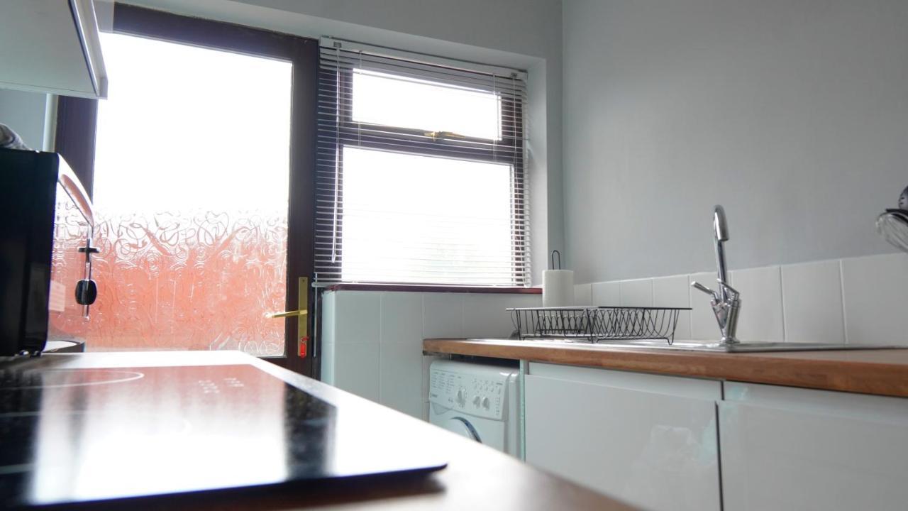 Portobello House - Four Bedroom House Perfect For Contractors - Sleeps 6 - Free Parking Wolverhampton Kültér fotó
