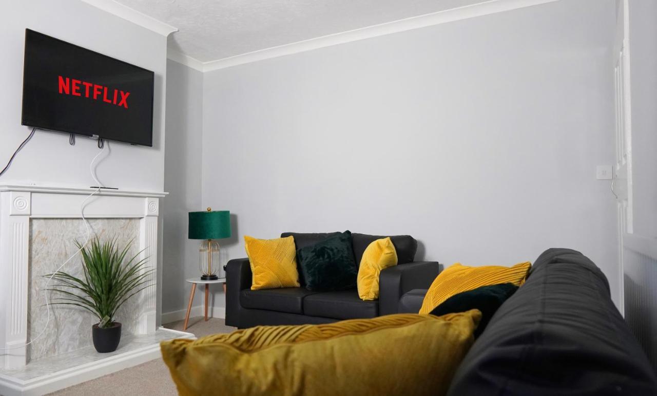 Portobello House - Four Bedroom House Perfect For Contractors - Sleeps 6 - Free Parking Wolverhampton Kültér fotó