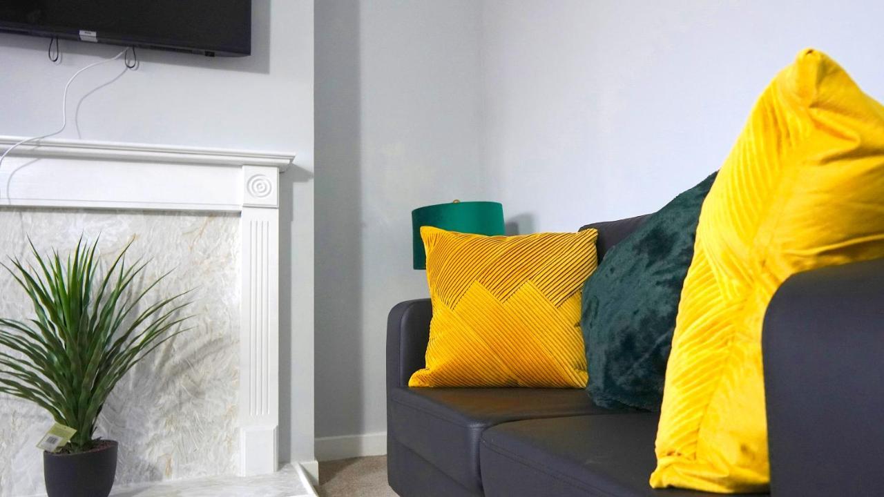Portobello House - Four Bedroom House Perfect For Contractors - Sleeps 6 - Free Parking Wolverhampton Kültér fotó