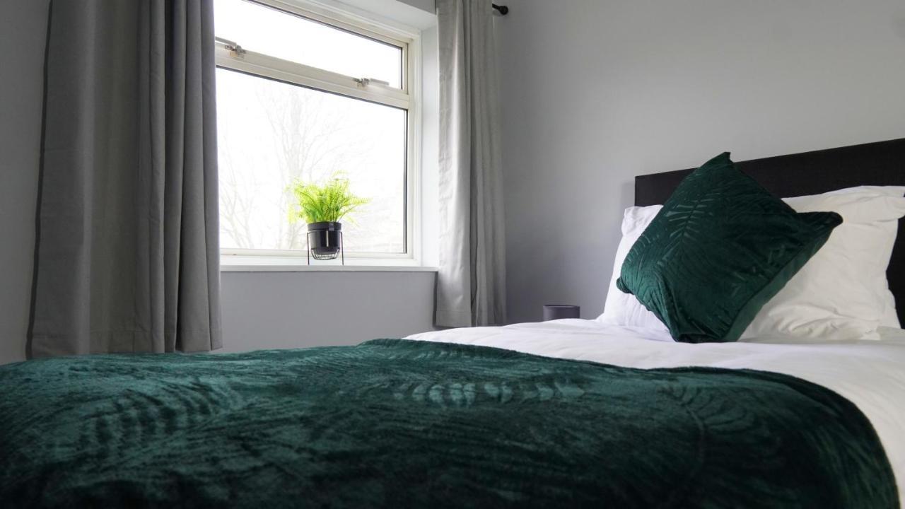 Portobello House - Four Bedroom House Perfect For Contractors - Sleeps 6 - Free Parking Wolverhampton Kültér fotó