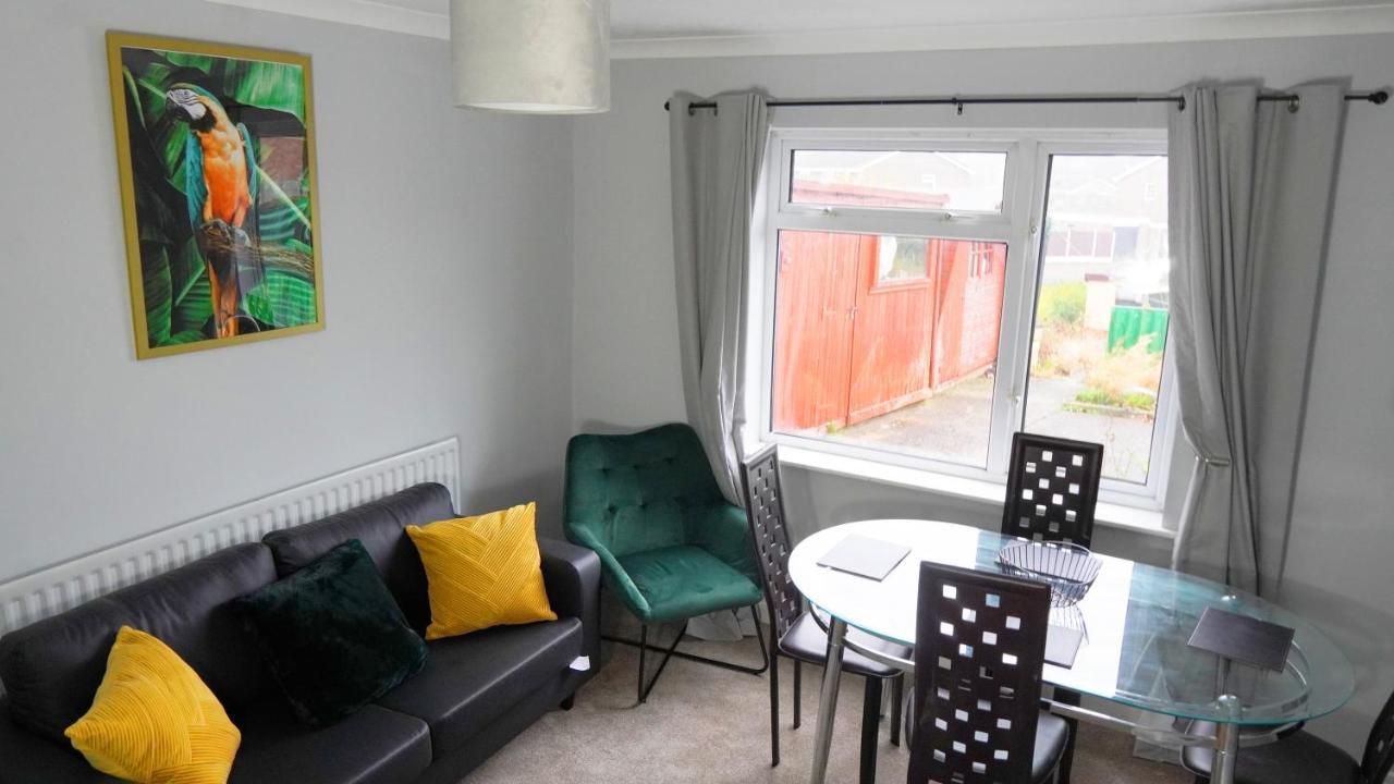 Portobello House - Four Bedroom House Perfect For Contractors - Sleeps 6 - Free Parking Wolverhampton Kültér fotó