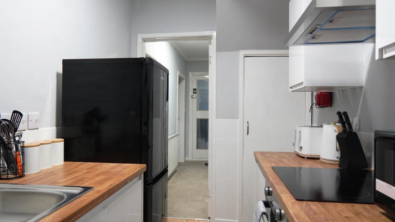 Portobello House - Four Bedroom House Perfect For Contractors - Sleeps 6 - Free Parking Wolverhampton Kültér fotó