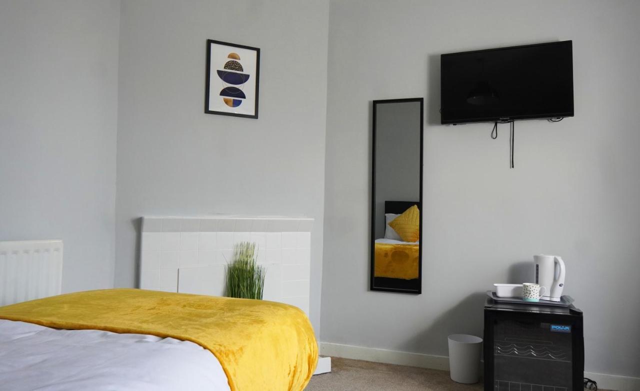 Portobello House - Four Bedroom House Perfect For Contractors - Sleeps 6 - Free Parking Wolverhampton Kültér fotó